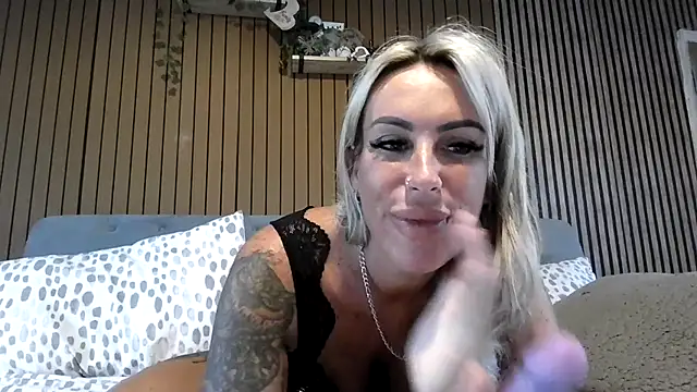 poppyinga1 online show from 06-17-26, 05:10