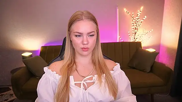 Snapshot of CelesteNoir chatting on 09-30-25, 06:29 CelesteNoir online show from 09-30-25, 06:29