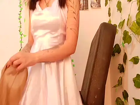 Snapshot of lucywhite13 chatting on 09-11-25, 07:03 lucywhite13 online show from 09-11-25, 07:03