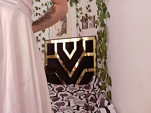 Snapshot of lucywhite13 chatting on 09-17-25, 07:26 lucywhite13 online show from 09-17-25, 07:26