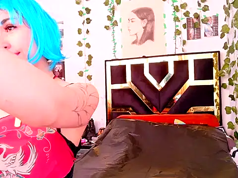 Snapshot of lucywhite13 chatting on 10-25-25, 04:35 lucywhite13 online show from 10-25-25, 04:35