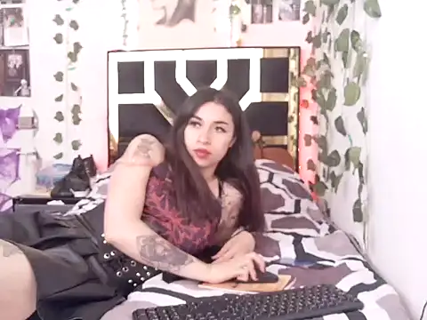 Snapshot of lucywhite13 chatting on 11-03-25, 03:13 lucywhite13 online show from 11-03-25, 03:13