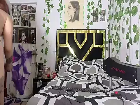 Snapshot of lucywhite13 chatting on 12-19-25, 04:08 lucywhite13 online show from 12-19-25, 04:08