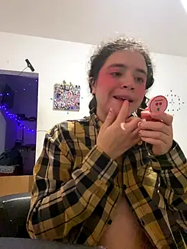 Snapshot of Lucy_YupiSweet chatting on 10-31-25, 07:31 Lucy YupiSweet online show from 10-31-25, 07:31