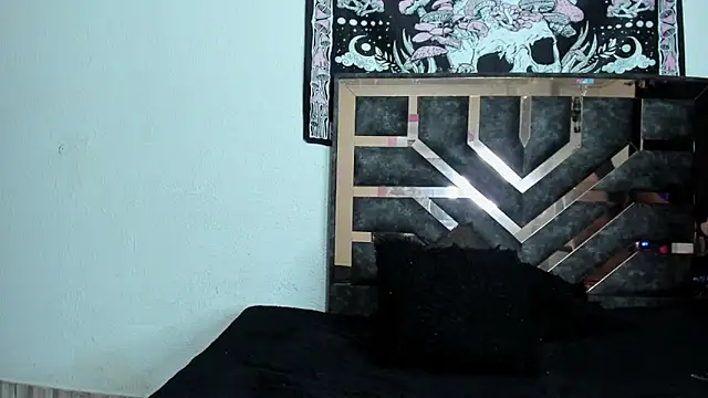 Snapshot of Dark_Moon_21 chatting on 10-24-25, 08:05 Dark Moon 21 online show from 10-24-25, 08:05