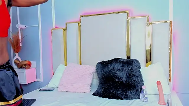 Snapshot of Aurora-Queen chatting on 10-11-25, 07:12 Aurora-Queen online show from 10-11-25, 07:12