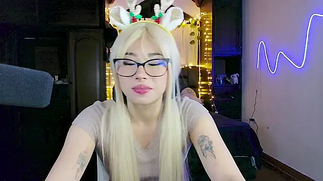 Shisuku Sophi online show from 11-29-25, 01:52