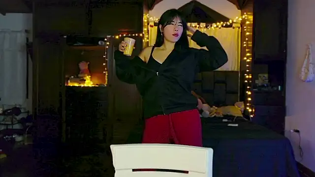 Shisuku Sophi online show from 04-28-26, 01:48