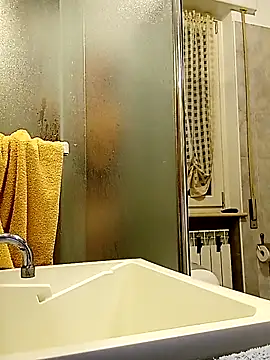 Snapshot of Io125 chatting on 11-28-25, 05:04 Io125 online show from 11-28-25, 05:04