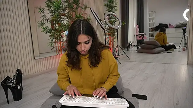 EmmaBlanco online show from 10-18-25, 06:41