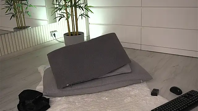 EmmaBlanco online show from 04-11-26, 07:45