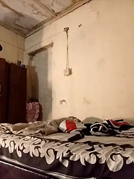 RFeltomWhitJ online show from 12-05-25, 02:53