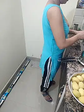 Snapshot of Pihu_Chopra chatting on 09-29-25, 03:33 Pihu Chopra online show from 09-29-25, 03:33