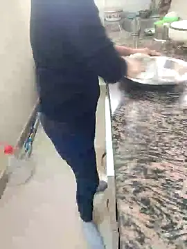 Pihu Chopra online show from 12-14-25, 04:29