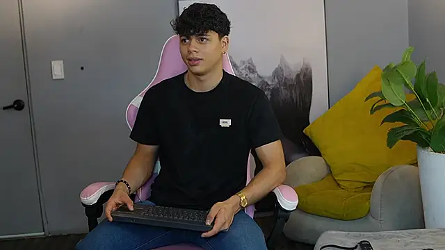 Ethan occonor online show from 10-18-25, 01:01