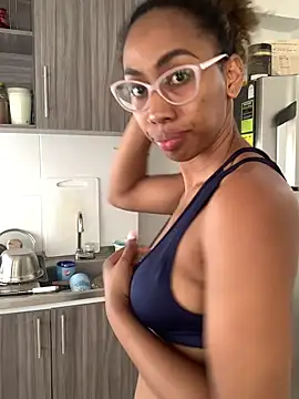 Snapshot of i_lulu chatting on 02-26-26, 05:23 i lulu online show from 02-26-26, 05:23