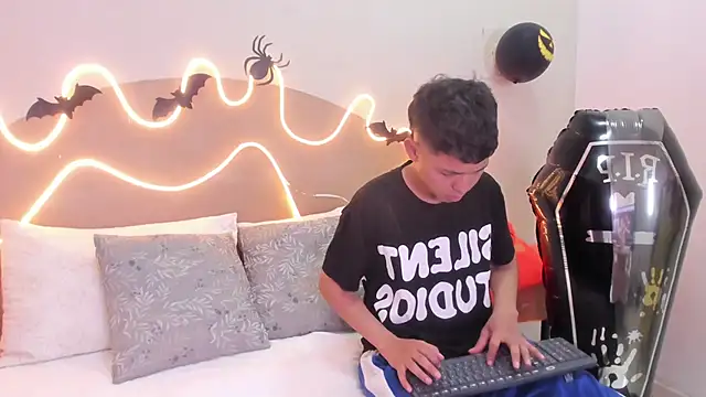 Enrrixxx  online show from 10-26-25, 07:31