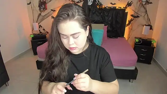 LolaVillalobos online show from 10-15-25, 12:05