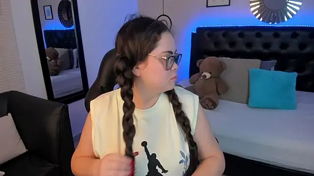 LolaVillalobos online show from 03-18-26, 12:08