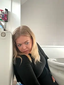 Snapshot of KaylaTrudi chatting on 10-23-25, 09:41 KaylaTrudi online show from 10-23-25, 09:41