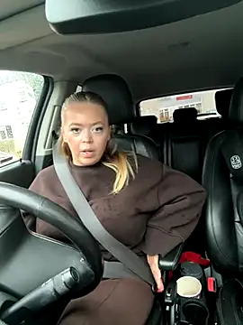 Snapshot of KaylaTrudi chatting on 11-14-25, 10:58 KaylaTrudi online show from 11-14-25, 10:58