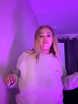 Snapshot of KaylaTrudi chatting on 11-19-25, 08:42 KaylaTrudi online show from 11-19-25, 08:42