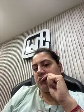 Snapshot of megvibes chatting on 11-10-25, 01:32 megvibes online show from 11-10-25, 01:32