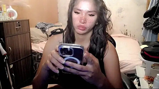 Snapshot of Cutierhyxx chatting on 05-15-26, 10:33 Cutierhyxx online show from 05-15-26, 10:33