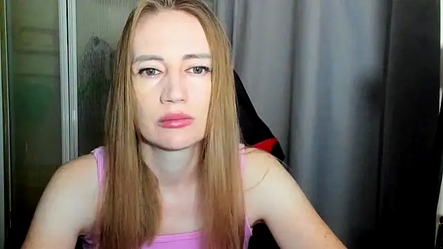 Snapshot of JessFoxxx chatting on 06-11-26, 02:11 JessFoxxx online show from 06-11-26, 02:11