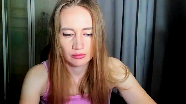 Snapshot of JessFoxxx chatting on 06-12-26, 03:05 JessFoxxx online show from 06-12-26, 03:05