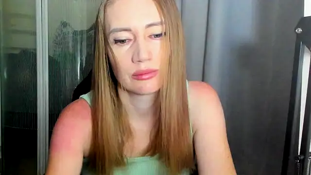 Snapshot of JessFoxxx chatting on 06-17-26, 02:58 JessFoxxx online show from 06-17-26, 02:58