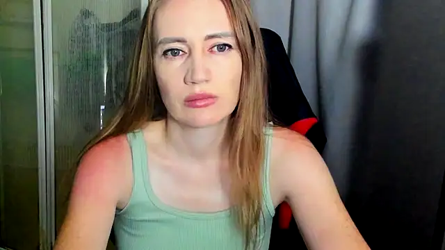 Snapshot of JessFoxxx chatting on 06-18-26, 02:56 JessFoxxx online show from 06-18-26, 02:56