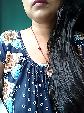 Desi couple305 online show from 09-22-25, 02:35