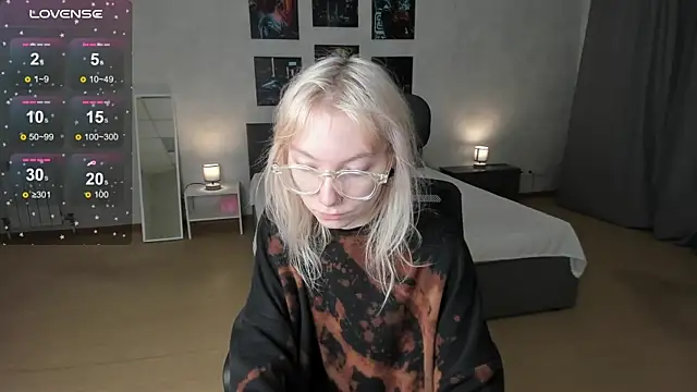 Snapshot of tattoo_art_baby chatting on 12-15-25, 01:43 tattoo art baby online show from 12-15-25, 01:43