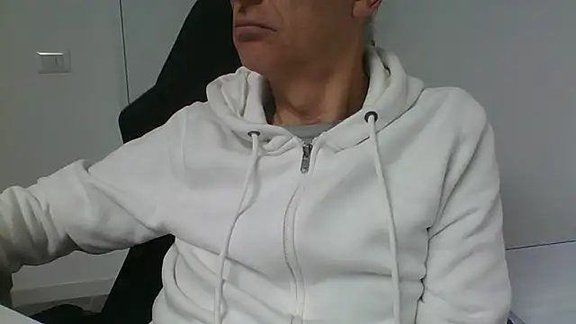 Snapshot of Sensor2000 chatting on 01-15-26, 09:03 Sensor2000 online show from 01-15-26, 09:03