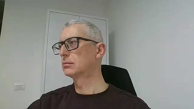 Snapshot of Sensor2000 chatting on 01-19-26, 08:18 Sensor2000 online show from 01-19-26, 08:18