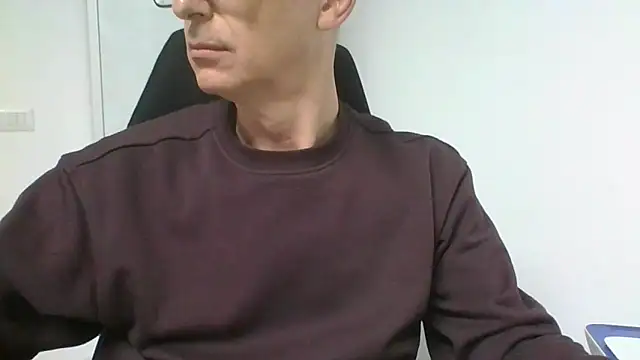 Snapshot of Sensor2000 chatting on 03-02-26, 08:43 Sensor2000 online show from 03-02-26, 08:43