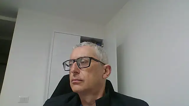 Snapshot of Sensor2000 chatting on 03-03-26, 11:49 Sensor2000 online show from 03-03-26, 11:49