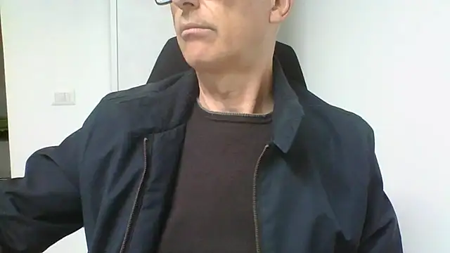 Snapshot of Sensor2000 chatting on 03-04-26, 11:16 Sensor2000 online show from 03-04-26, 11:16