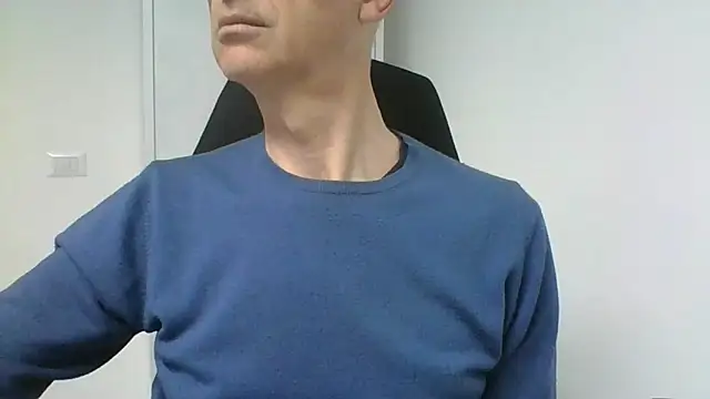 Snapshot of Sensor2000 chatting on 03-05-26, 07:59 Sensor2000 online show from 03-05-26, 07:59