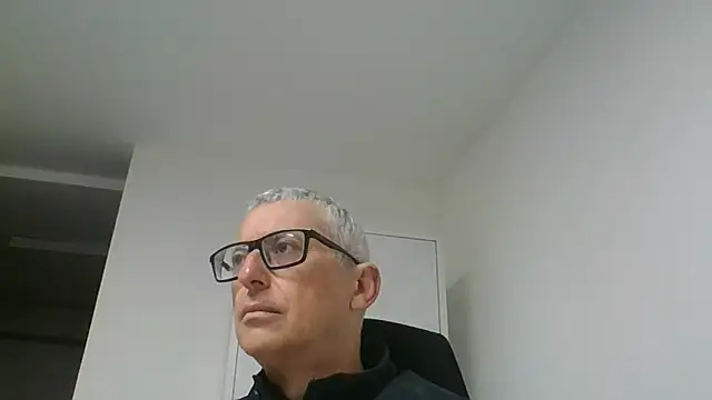 Snapshot of Sensor2000 chatting on 03-06-26, 08:55 Sensor2000 online show from 03-06-26, 08:55