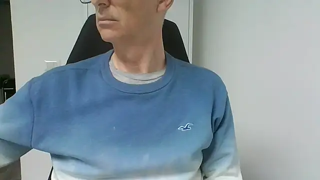 Snapshot of Sensor2000 chatting on 03-09-26, 09:13 Sensor2000 online show from 03-09-26, 09:13