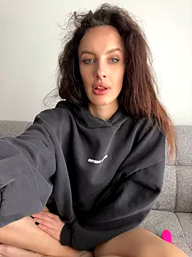 goodgirldevil online show from 10-28-25, 11:14