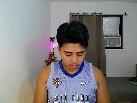 Hugecock2hundle intown online show from 11-24-25, 07:30