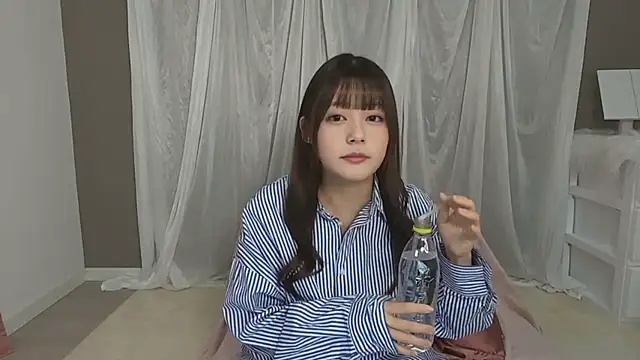 Snapshot of HOSHIYUNA chatting on 11-20-25, 05:29 HOSHIYUNA online show from 11-20-25, 05:29