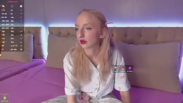 Snapshot of maya_snow chatting on 10-15-25, 04:45 maya snow online show from 10-15-25, 04:45