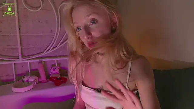 Snapshot of maya_snow chatting on 10-18-25, 08:42 maya snow online show from 10-18-25, 08:42