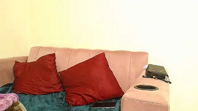 Snapshot of Goddessberry chatting on 10-15-25, 04:51 Goddessberry online show from 10-15-25, 04:51