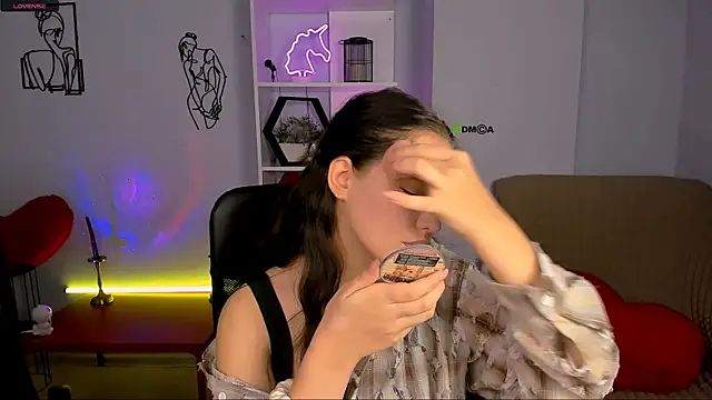 Snapshot of miki-niki chatting on 11-11-25, 06:46 miki-niki online show from 11-11-25, 06:46