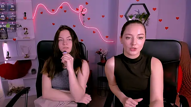 Snapshot of miki-niki chatting on 03-11-26, 08:20 miki-niki online show from 03-11-26, 08:20